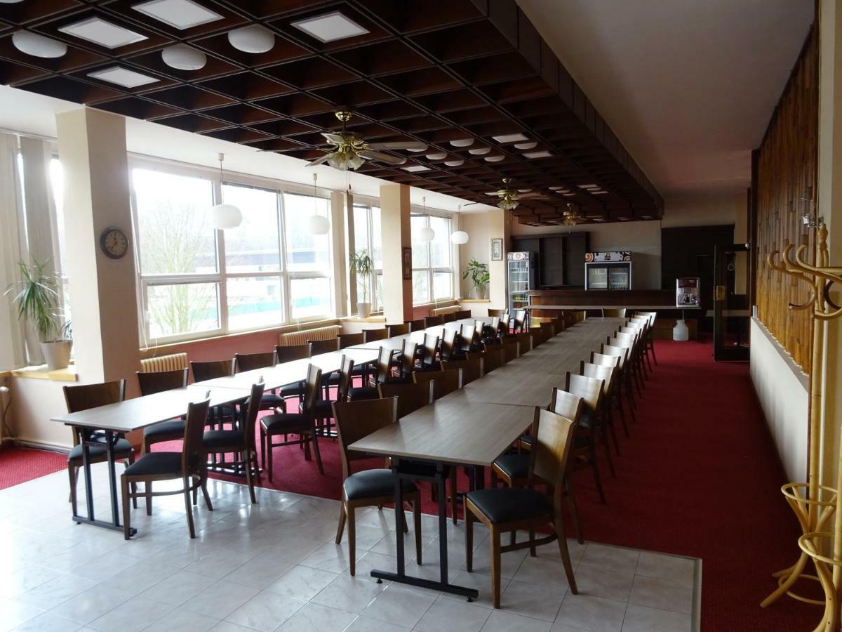 Patria Hotel ทรุตนอฟ ภายนอก รูปภาพ