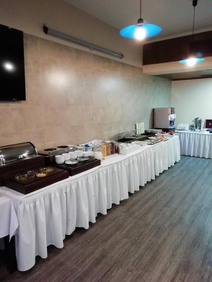 Patria Hotel ทรุตนอฟ ภายนอก รูปภาพ